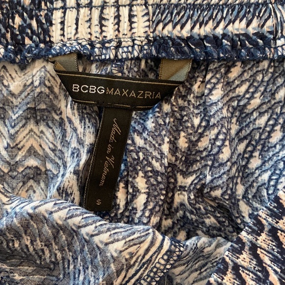 BCBG ruffle short, size small - Picture 2 of 3